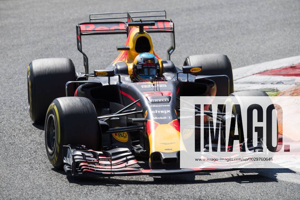 Motorsports: FIA Formula One World Championship WM Weltmeisterschaft 2017, Grand Prix of Italy, 3 Daniel Ricciardo (AUS, Red Bull Racing), Monza Italy ZWEIx