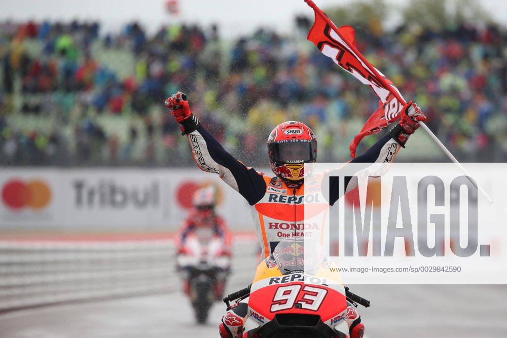 - SPORT IPP20170910 Motorsports: MotoGP World Championship WM Weltmeisterschaft GP of San Marino, Marc Marquez festeggia la vittoria (Hinweis: Verwendung nur in Deutschland - only Germany) *** Motorsports MotoGP World Championship GP of San Marino Marc Marquez festeggia La Vittoria Note Use only in Germany only Germany