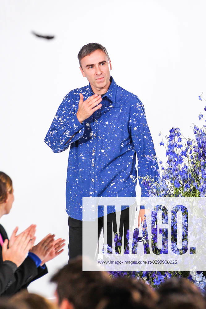 Paris Fashion Week - Christian Dior Runway Fashion designer Raf Simons walks the runway during the Christian Dior Ready to Wear show as part of the Paris Fashion Week Womenswear Spring Summer 2016 on October 2, 2015 in Paris, France. Photo by Alain Gil-Gonzalez ABACAPRESS.COM Paris France