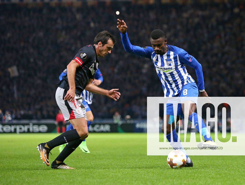 Football UEFA Europe League 2017 2018 Group stage 1 Matchday Hertha BSC Berlin Athletic Bilbao in Olympic Stadium Berlin v l Inigo Lekue Athletic Bilbao against Salomon Kalou Hertha BSC Berlin