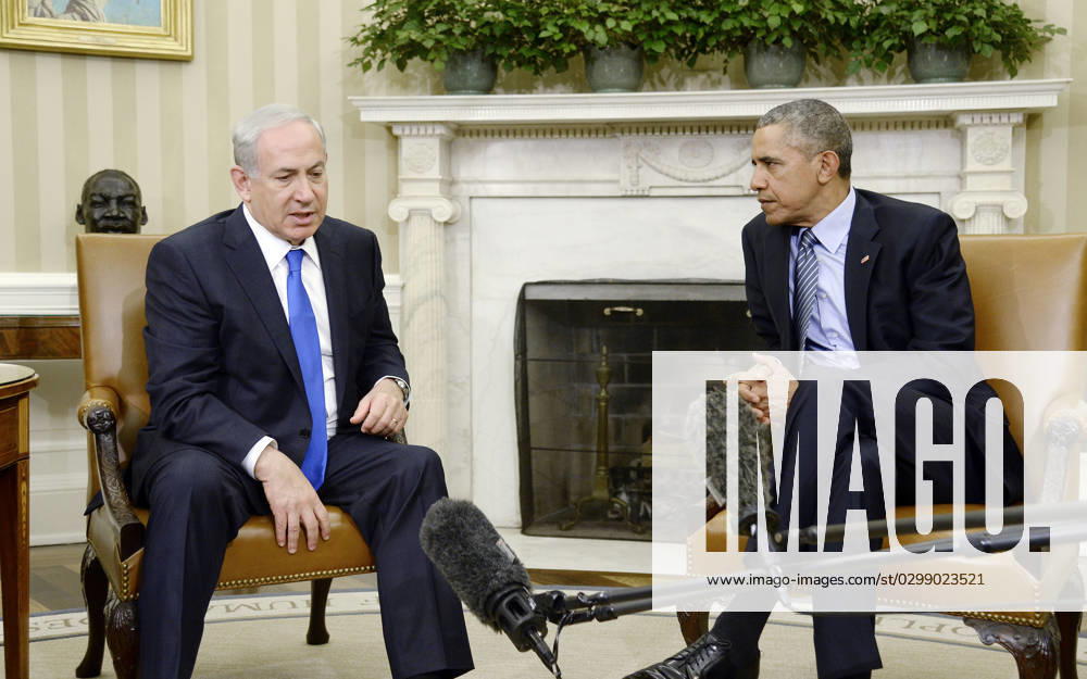 Barack Obama Meets With Israeli PM Benjamin Netanyahu - DC U.S President Barack Obama meets with Israeli Prime Minister Benjamin Netanyahu at the Oval Office of the White House in Washington, DC, USA, on November 9, 2015. This is President Obama and Israeli Prime Minister Netanyahu first meeting since relations deteriorated over a nuclear deal between world powers and Iran. Photo by Olivier Douliery ABACAPRESS.COM Washington DC United States