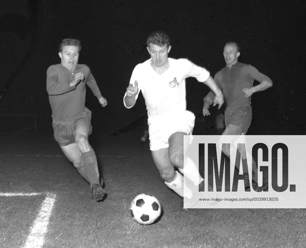 DFB Cup Season 1963 64 1 FC Cologne 1 FC Nuremberg 3 2 n v in Dusseldorf Hans Schäfer Cologne sets to through HM