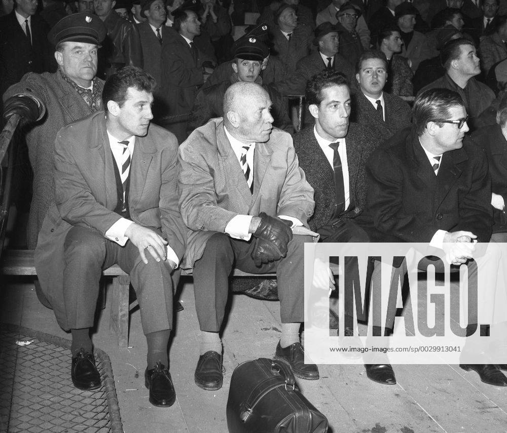 Football Bundesliga Borussia Dortmund 1 FC Cologne 2 3 30 11 1963 The Cologne Trainer Bank in Stadium red Earth in Dortmund v l Hans Schäfer and team manager Georg Knöpfle HM