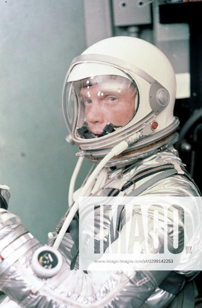 American Astronaute John Glenn Dies at 95 Astronaut John H. Glenn Jr. dons his silver Mercury pressure suit in preparation for launch. On February 20, 1962 Glenn lifted off into space aboard his Mercury Atlas (MA-6) rocket and became the first American to orbit the Earth. After orbiting the Earth 3 times, Friendship 7 landed in the Atlantic Ocean 4 hours, 55 minutes and 23 seconds later, just East of Grand Turk Island in the Bahamas. Glenn and his capsule were recovered by the Navy Destroyer Noa, 21 minutes after splashdown. Please note: Fees charged by the agency are for the agency 2019 ;s services only, and do not, nor are they intended to, convey to the user any ownership of Copyright or License in the material. The agency does not claim