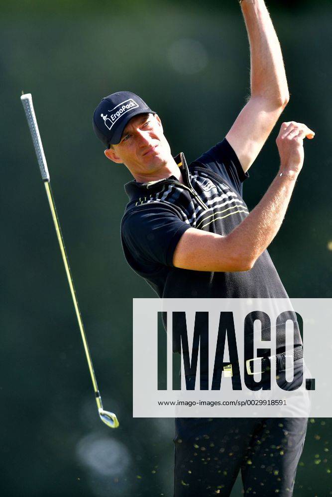 - SPORT 15-09-2017 GOLF:KLM OPEN:SPIJK KLM Open tweede dag Sebastian Heisele GER verliest zijn club na te hebben afgeslagen Foto: Henk Seppen Imagesx xSoenarxChamidxsportfotografiexIVx 8752432