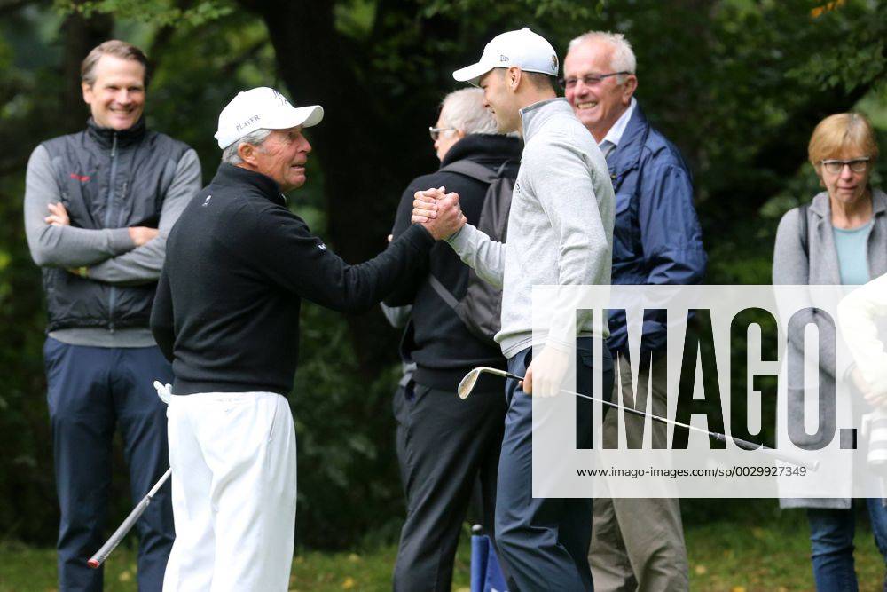 The German Major Winner and best German Golfers Martin Kaymer ger with the 81 year old 9 times Major Winner Gary Player the Golf tournament in Frankfurt Golf Club Host is The Private bank Berenberg Handshake Shack Hands Frankfurt at Main