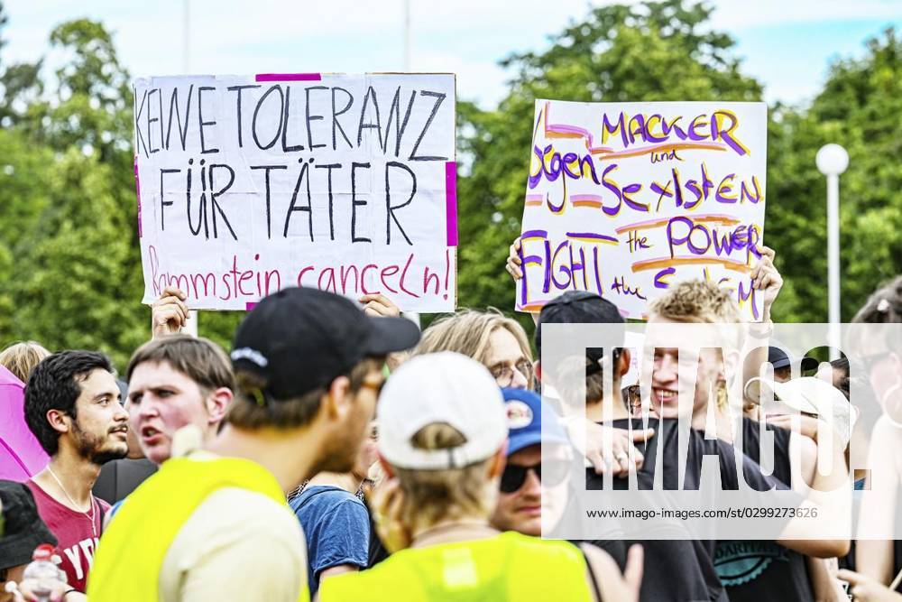Demo Kein Rammstein in Berlin! Olympiaplatz, 400 Teilnehmer angemeldet, fotografiert am 15. Juli 2023 in Berlin. Deutschland Berlin Berlin