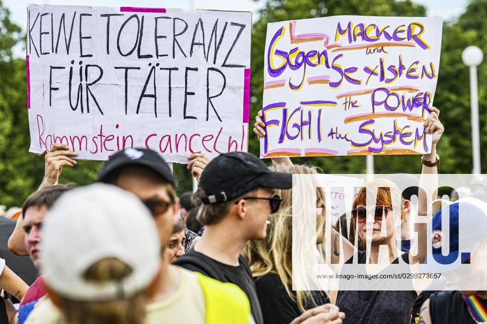 Demo Kein Rammstein in Berlin! Olympiaplatz, 400 Teilnehmer angemeldet, fotografiert am 15. Juli 2023 in Berlin. Deutschland Berlin Berlin