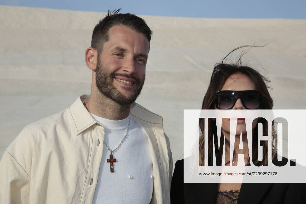 Le Papier Jacquemus Front Row - Arles Simon Porte Jacquemus and Victoria Beckham during the Le Papier (The Paper) Jacquemus Fashion Show on June 27, 2022 in Arles, France.Photo by Patrick Aventurier ABACAPRESS.COM Arles France