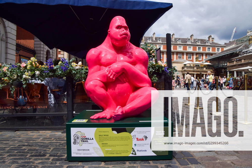 Bilder des Jahres 2023, News 07 Juli July 16, 2023, London, England, United Kingdom: Artwork by Sally Wood, part of the Tusk Gorilla Trail. 15 life-sized gorilla sculptures, designed by different artists, have been installed around Covent Garden in central London in partnership with African conservation charity Tusk and Westbrook Gallery, to raise awareness and funds for conservation. London United Kingdom - ZUMAv130 20230716_zip_v130_003