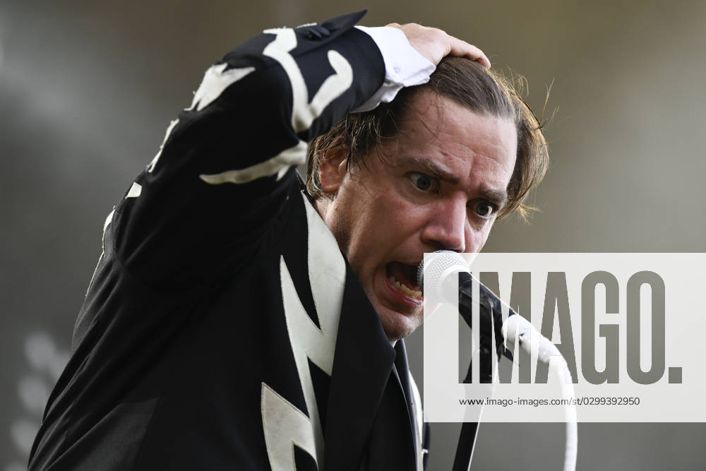 Entertainment Themen der Woche KW28 Music Concert - The Hives - European Tour 2023 Howlin Pelle Almqvist of The Hives Live at Rock in Roma 2023, at Ippodromo delle Capannelle, July 16th 2023 Rome, Italy Rome Ippodromo delle Capannelle Italy