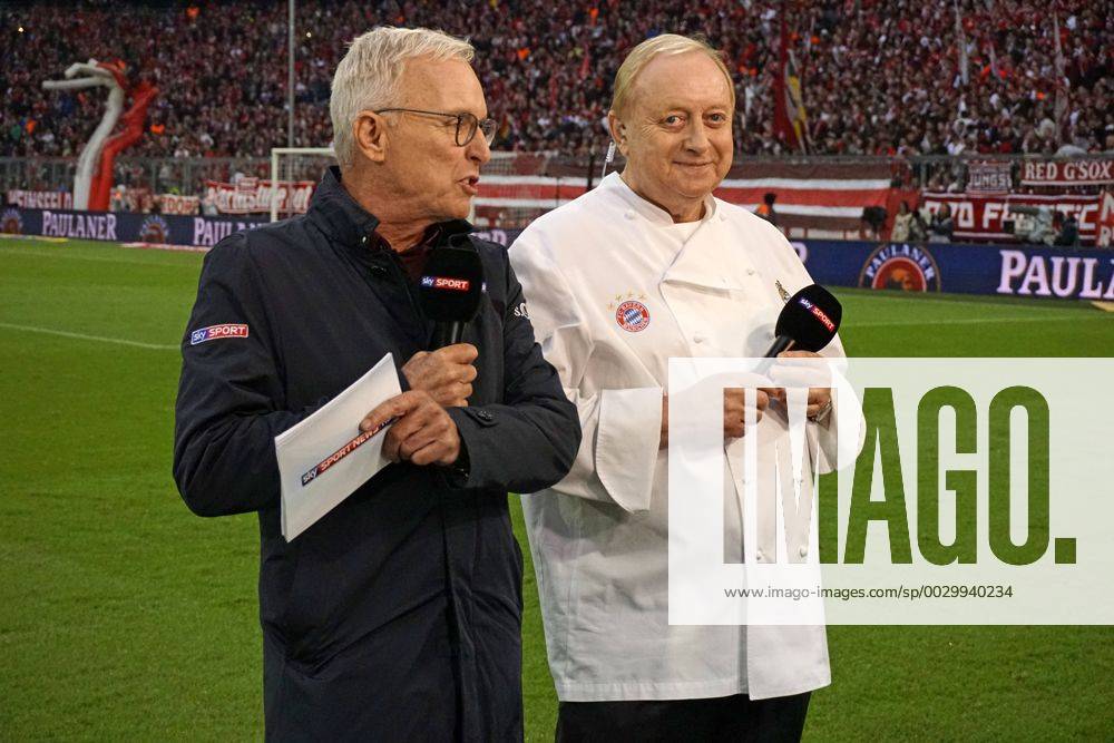 Football 1 League 2017 2018 4 Matchday FC Bavaria Munich 1 FSV Mainz 05 in the Alliance Arena Munich v left TV Reporter Uli Köhler from Sky Sports in Interview with Television Cook Alfons Shoe Beck