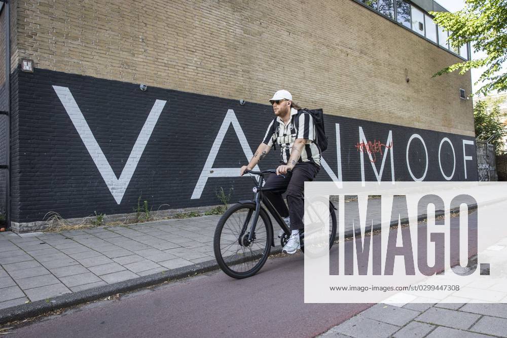 AMSTERDAM - The closed headquarters of VanMoof on the Mauritskade. The court in Amsterdam has declared the Dutch e-bike company bankrupt. It was recently announced that VanMoof was discontinuing the sale of new bicycles. ANP DINGENA MOL netherlands out - belgium out
