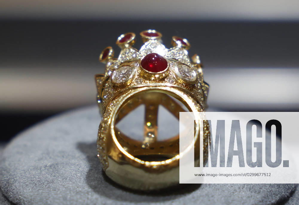 Gold, Ruby, and Diamond Crown Ring, designed and commissioned by Tupac Shakur in 1996 is on display at a media preview exclusive first-look at Sotheby s third dedicated Hip Hop Auction at Sotheby s on Thursday, July 20, 2023 in New York City. NYP20230720134 JOHNxANGELILLO