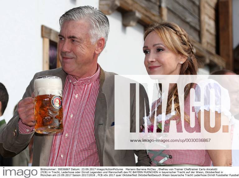 Mariann Barrena McClay , Ehefrau von Trainer Cheftrainer Carlo Ancelotti (FCB) in Tracht, Lederhose oder Dirndl Legenden und Mannschaft des FC BAYERN MUENCHEN in bayerischer Tracht auf der Wiesn, Oktoberfest in München am 23.09.2017 Saison 2017 2018 , FCB