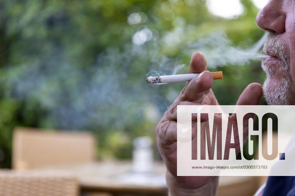A smoker enjoys a cigarette outdoors symbol photo, theme photo, model release kampen, 27 07 2023 Foto:xB.xSchubertx xFuturexImage