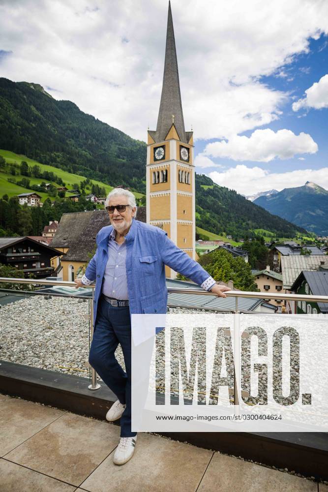 Bad Hofgastein, AUT, On the road in Salzburg, Photo session, Placido Domingo, Picture Pladcido Domingo on the occasion of a photo session in Bad Hofgastein, PhotoCredit SCHARINGER DANIEL SCHARINGER