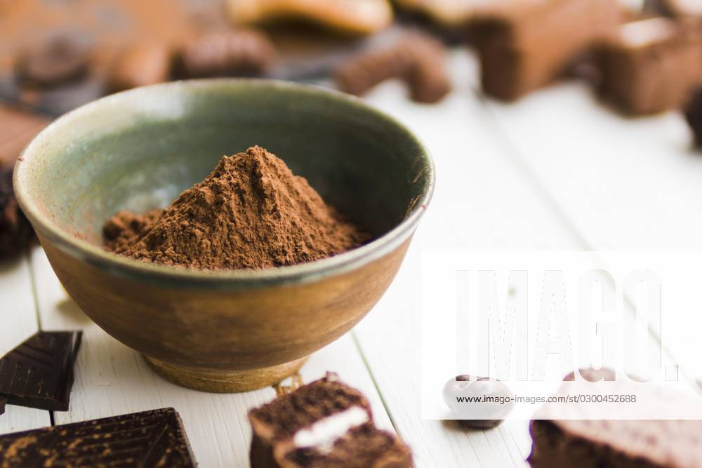 Cocoa powder Ceramic dish Photo with high Resolution