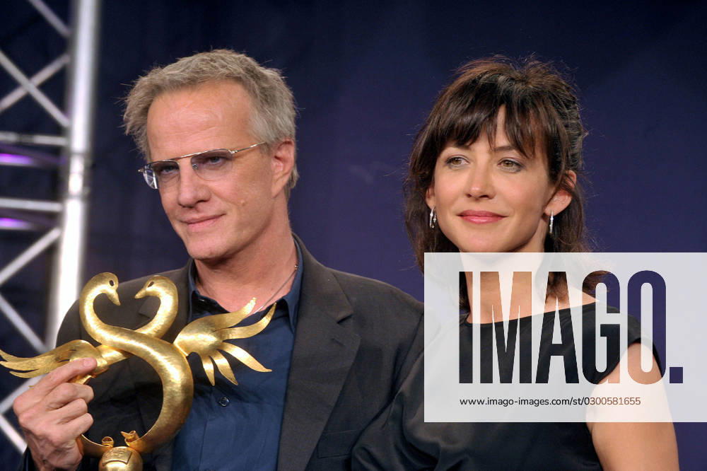 24th Cabourg Romantic Film Festival Closing Ceremony - Cabourg Christophe Lambert receives a Gold Swan for his lifetime achievement from his companion Sophie Marceau during the closing ceremony of the 24th Cabourg Romantic Film Festival in Cabourg, France on June 12, 2010. Photo by Giancarlo Gorassini ABACAPRESS.COM Cabourg France