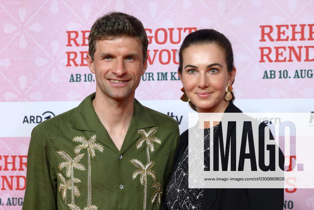 Footballer Thomas Müller with wife Lisa Müller at the premiere of the feature film Rehragout Rendezvous at Mathäser Filmpalast Munich, 31 07 2023 NRW Germany