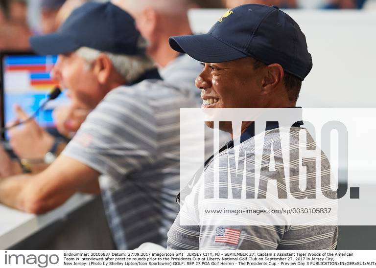 JERSEY CITY, NJ - SEPTEMBER 27: Captain s Assistant Tiger Woods of the American Team is interviewed after practice rounds prior to the Presidents Cup at Liberty National Golf Club on September 27, 2017 in Jersey City, New Jersey. (Photo by Shelley Lipton Icon Sportswire) GOLF: SEP 27 PGA Golf Herren - The Presidents Cup - Preview Day 3 Icon17092769