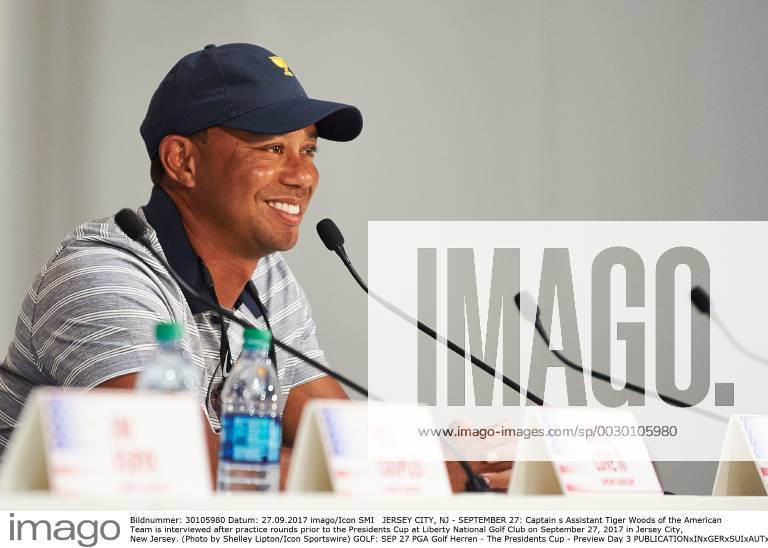 JERSEY CITY, NJ - SEPTEMBER 27: Captain s Assistant Tiger Woods of the American Team is interviewed after practice rounds prior to the Presidents Cup at Liberty National Golf Club on September 27, 2017 in Jersey City, New Jersey. (Photo by Shelley Lipton Icon Sportswire) GOLF: SEP 27 PGA Golf Herren - The Presidents Cup - Preview Day 3 Icon17092760
