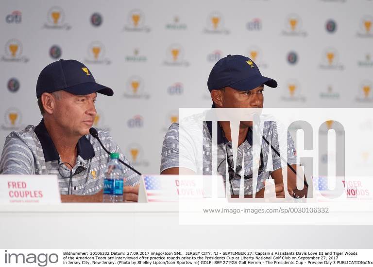 JERSEY CITY, NJ - SEPTEMBER 27: Captain s Assistants Davis Love III and Tiger Woods of the American Team are interviewed after practice rounds prior to the Presidents Cup at Liberty National Golf Club on September 27, 2017 in Jersey City, New Jersey. (Photo by Shelley Lipton Icon Sportswire) GOLF: SEP 27 PGA Golf Herren - The Presidents Cup - Preview Day 3 Icon17092703