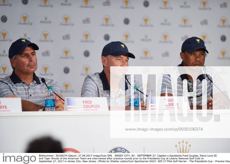 JERSEY CITY, NJ - SEPTEMBER 27: Captain s Assistants Fred Couples, Davis Love III and Tiger Woods of the American Team are interviewed after practice rounds prior to the Presidents Cup at Liberty National Golf Club on September 27, 2017 in Jersey City, New Jersey. (Photo by Shelley Lipton Icon Sportswire) GOLF: SEP 27 PGA Golf Herren - The Presidents Cup - Preview Day 3 Icon17092702