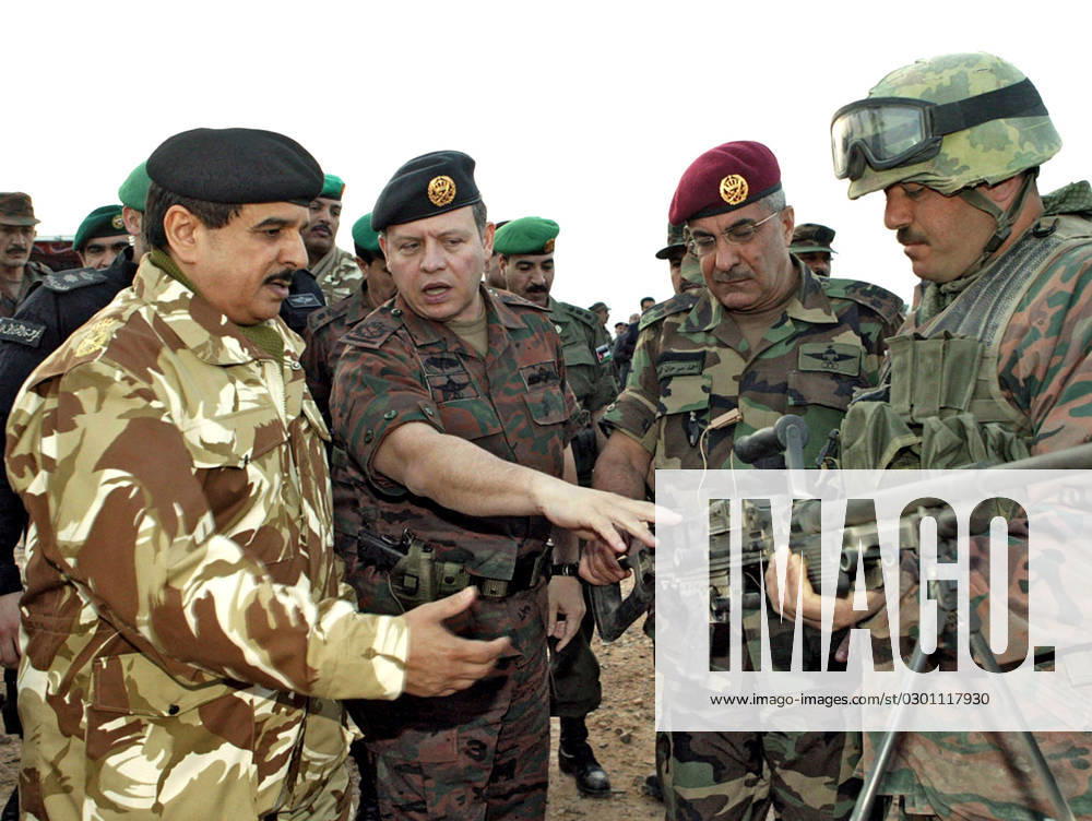 73605 03 Jordan s king Abdullah II receives Bahrain s king Hamad Bin Issa Al Khalifa in Amman on 19 February 2005. The two monarchs visited a special forces unit. Photo by Balkis Press ABACA. Amman Jordan