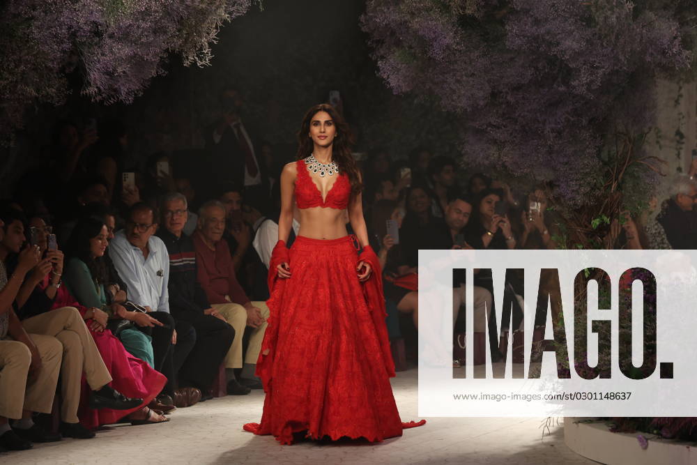 NEW DELHI, INDIA ? AUGUST 1: Bollywood actor Vaani Kapoor walks on the ramp for designer Isha Jajodia at the India Couture Week 2023, on August 1, 2023 in New Delhi, India. (Photo by Raajessh Kashyap Hindustan Times ) India Couture Week 2023