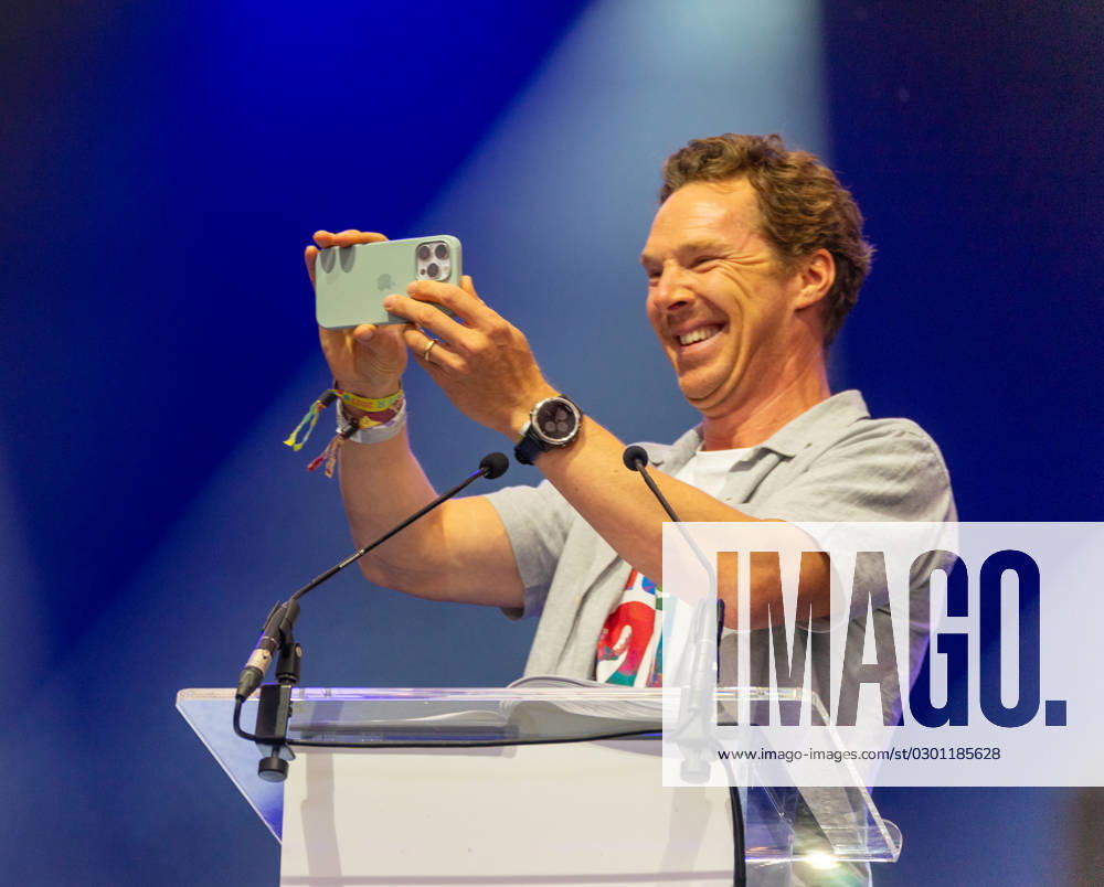 Benedict Cumberbatch at Wilderness Festival 2023 Benedict Cumberbatch reads Letters Live and films the audience singing Happy Birthday to his mother at Wilderness Festival, Cornbury Park, Oxfordshire, UK, 05 August 2023, Credit:Mark Anton-Smith Avalon