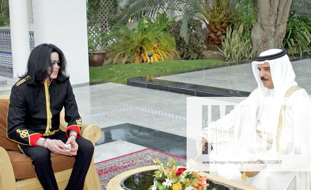 Michael Jackson annouces he works on a new album with King of Bahrain Bahrain s King Sheikh Hamad Bin Issa Al Khalifa receives US pop star Michael Jackson at his private residence in Manama, Bahrain, on April 19, 2006. Jackson has just announced he is recording his first new album since 2001 ( Invincible ) and he works on it with a Bahrain-based label. The new record will be issued next year, and Jackson said he is incredibly excited about the new project, after he has found a deal with Bahrain s king s son Sheikh Abdullah Bin Hamad Al Khalifa. Photo by Balkis Press ABACAPRESS.COM Manama Bahrain