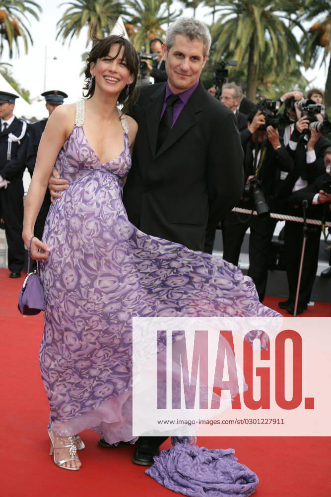 59th CANNES FESTIVAL - Selon Charlie Screening French actress Sophie Marceau and her companion Jim Lemley walk the red carpet of the Palais des Festivals for the screening of French director Nicole Garcia s movie Selon Charlie in competition for the 59th Film Festival of Cannes on May 20, 2006. Photo by Hahn-Nebinger-Orban ABACAPRESS.COM Cannes France