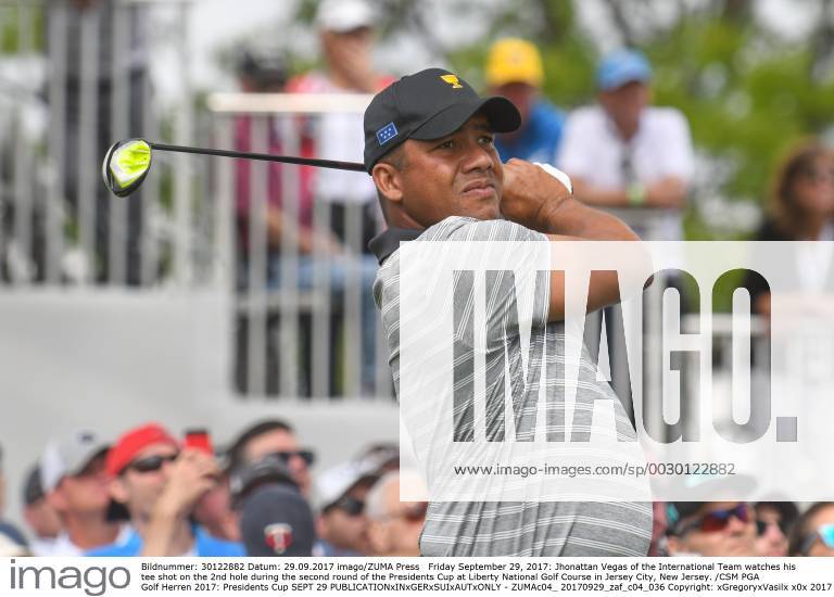 Jhonattan Vegas of the International Team watches his tee shot on the 2nd hole during the second round of the Presidents Cup at Liberty National Golf Course in Jersey City, New Jersey. CSM PGA Golf Herren 2017: Presidents Cup SEPT 29 - ZUMAc04_ 20170929_zaf_c04_036