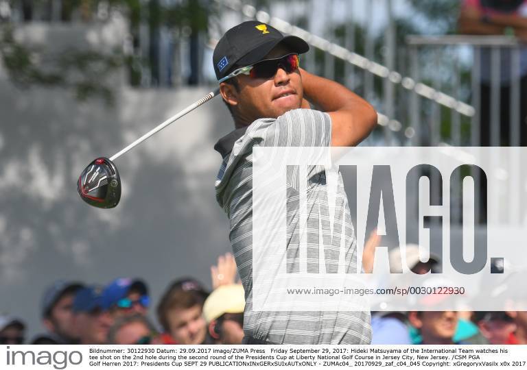 Hideki Matsuyama of the International Team watches his tee shot on the 2nd hole during the second round of the Presidents Cup at Liberty National Golf Course in Jersey City, New Jersey. CSM PGA Golf Herren 2017: Presidents Cup SEPT 29 - ZUMAc04_ 20170929_zaf_c04_045