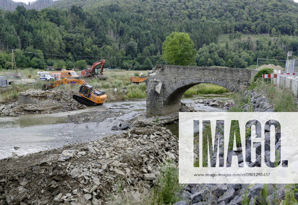 DEU , GERMANY After the flood disaster in the Ahr valley in July 2021 the heavily damaged Nepomuk Bridge in Rech is finally being torn down , 20 07 2023 DEU , GERMANY After the flood disaster in the Ahr valley in July 2021 the heavily damaged Nepomuk Bridge in Rech is finally being torn down