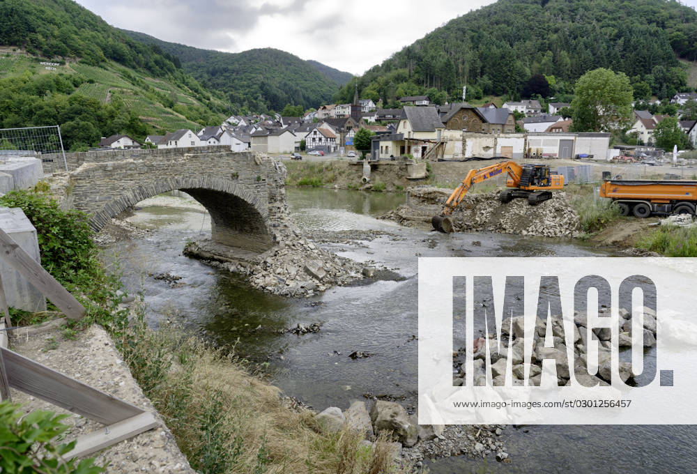 DEU , GERMANY After the flood disaster in the Ahr valley in July 2021 the heavily damaged Nepomuk Bridge in Rech is finally being torn down , 20 07 2023 DEU , GERMANY After the flood disaster in the Ahr valley in July 2021 the heavily damaged Nepomuk Bridge in Rech is finally being torn down