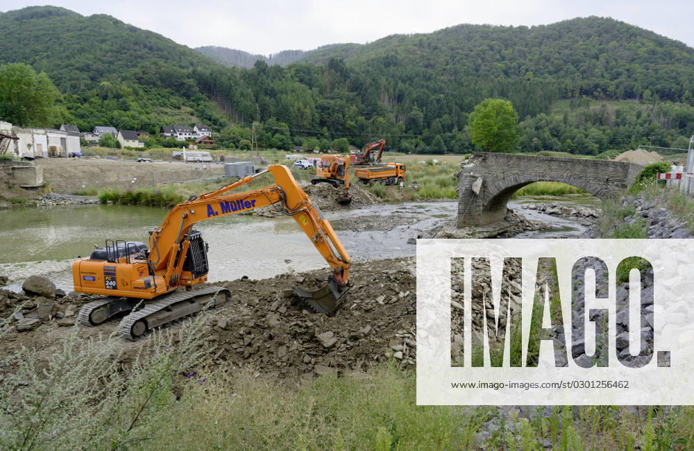 DEU , GERMANY After the flood disaster in the Ahr valley in July 2021 the heavily damaged Nepomuk Bridge in Rech is finally being torn down , 20 07 2023 DEU , GERMANY After the flood disaster in the Ahr valley in July 2021 the heavily damaged Nepomuk Bridge in Rech is finally being torn down