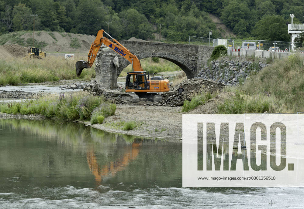 DEU , GERMANY After the flood disaster in the Ahr valley in July 2021 the heavily damaged Nepomuk Bridge in Rech is finally being torn down , 20 07 2023 DEU , GERMANY After the flood disaster in the Ahr valley in July 2021 the heavily damaged Nepomuk Bridge in Rech is finally being torn down