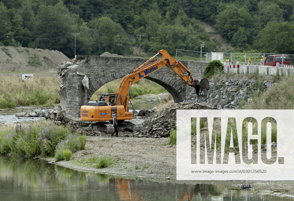 DEU , GERMANY After the flood disaster in the Ahr valley in July 2021 the heavily damaged Nepomuk Bridge in Rech is finally being torn down , 20 07 2023 DEU , GERMANY After the flood disaster in the Ahr valley in July 2021 the heavily damaged Nepomuk Bridge in Rech is finally being torn down