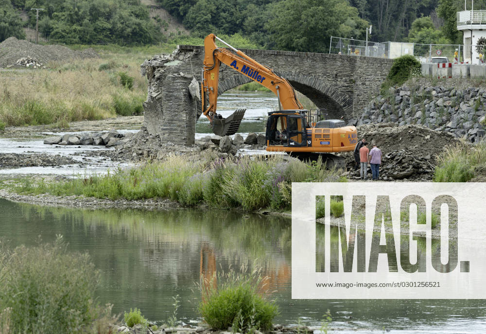 DEU , GERMANY After the flood disaster in the Ahr valley in July 2021 the heavily damaged Nepomuk Bridge in Rech is finally being torn down , 20 07 2023 DEU , GERMANY After the flood disaster in the Ahr valley in July 2021 the heavily damaged Nepomuk Bridge in Rech is finally being torn down