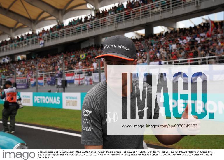 Stoffel Vandoorne (BEL) McLaren MCL32 Malaysian Grand Prix, Sepang 28 September - 1 October 2017 01.10.2017 - Stoffel Vandoorne (BEL) McLaren MCL32