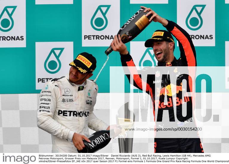 Daniel Ricciardo (AUS 3), Red Bull Racing, Lewis Hamilton (GB 44), Mercedes AMG Petronas Motorsport, Grosser Preis von Malaysia 2017, Rennen, Motorsport, Formel 1, 01.10.2017, Kuala Lumpur