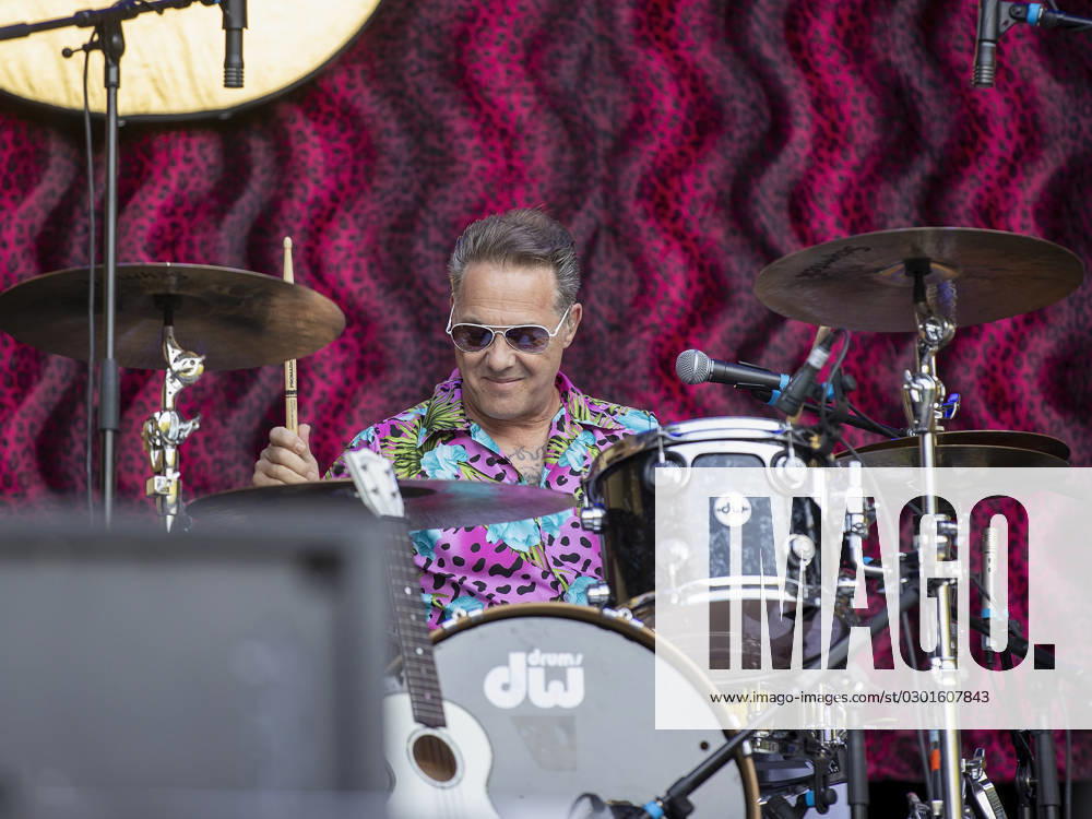 Rothenburg o d Tauber, Taubertal, 11 08 2023, Taubertal Festival 2023 Picture Me First and the Gimme Gimmes, Dave Raun, drums.