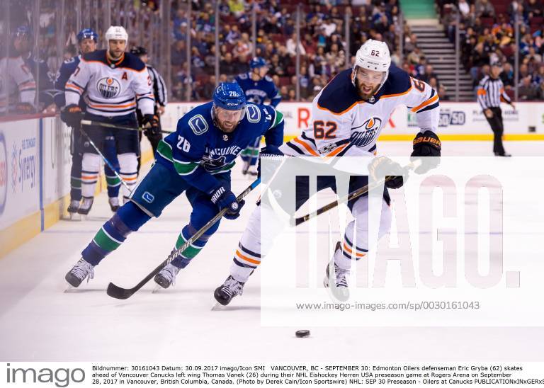 VANCOUVER, BC - SEPTEMBER 30: Edmonton Oilers defenseman Eric Gryba (62) skates ahead of Vancouver Canucks left wing Thomas Vanek (26) during their NHL Eishockey Herren USA preseason game at Rogers Arena on September 28, 2017 in Vancouver, British Columbia, Canada. (Photo by Derek Cain Icon Sportswire) NHL: SEP 30 Preseason - Oilers at Canucks Icon17093019