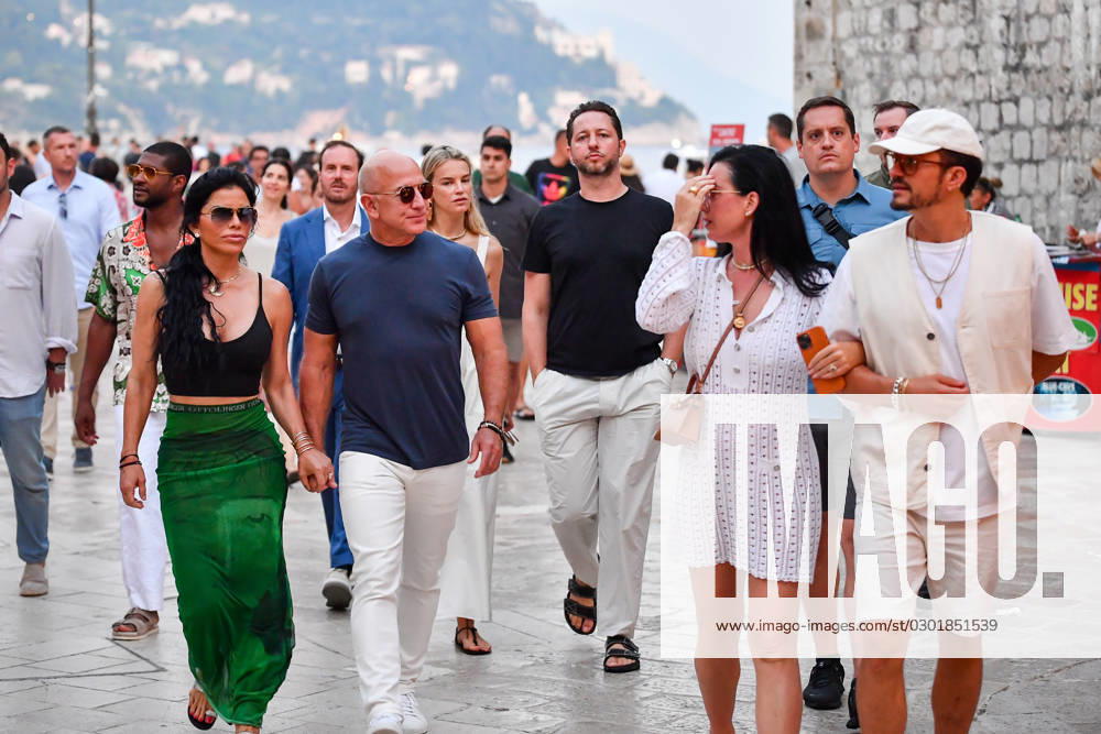 EXCLUSIVE PHOTOS Croatia, Dubrovnik, 160823. Jeff Bezos and his fiancee Lauren Sanchez arrived in Dubrovnik on their yacht Kora in the company of friends, including the famous singer Katy Perry and her husband Orlando Bloom. In the photo: Lauren Sanchez, Jeff Bezos, Katy Perry and Orlando Bloom. Photo: Tonci Plazibat CROPIX Dubrovnik Croatia