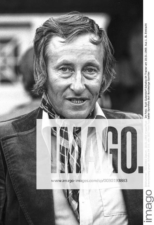 Im Foto: Rudi Gutendorf Schalke 04 Trainer am 18.01.1969. Aus 1. BL Eintracht Braunschweig gegen Schalke 04 3:0.