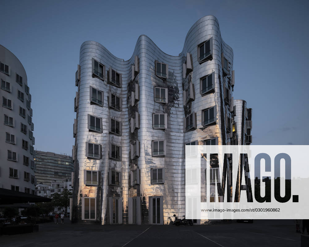 Gehry Bauten, architect Zaha Hadid, Medienhafen, Dusseldorf, North Rhine-Westphalia, Germany, Europe
