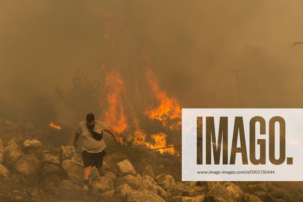 (230822) -- HASIA (GREECE), Aug. 22, 2023 -- A firefighter battles a wildfire in Hasia village, near Athens, Greece, on Aug. 22, 2023. Wildfires, erupted on Tuesday near the Greek capital, forced the evacuation of settlements and the closure of roads. ) GREECE-HASIA-WILDFIRES MariosxLolos