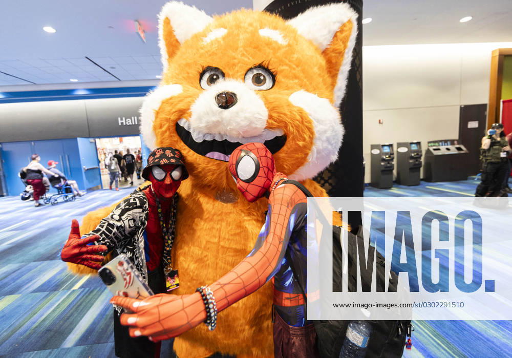 (230825) -- TORONTO, Aug. 25, 2023 -- Cosplayers pose for a selfie during the 2023 Fan Expo Canada in Toronto, Canada, on Aug. 25, 2023. As one of the largest comics, sci-fi, anime and gaming events in Canada, the annual event is held here from Aug. 24 to Aug. 27, attracting hundreds of thousands of fans from across the world. (Photo by Xinhua) CANADA-TORONTO-FAN EXPO CANADA ZouxZheng
